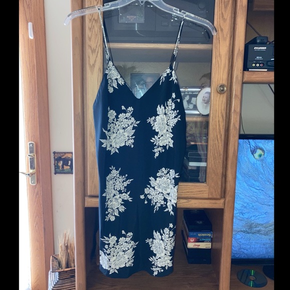 Calvin Klein Floral Nightie - Picture 3 of 4